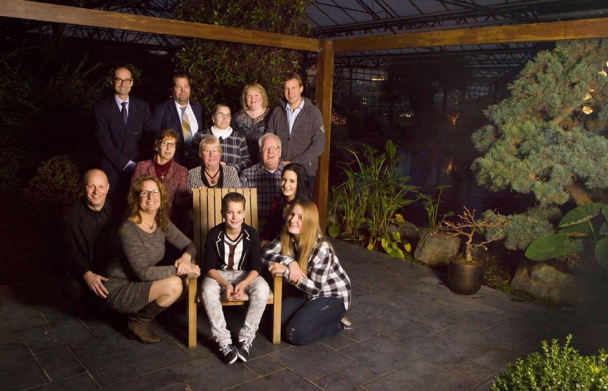 Foto gezinsportret familieportret binnen in De Watertuin Naaldwijk Westland