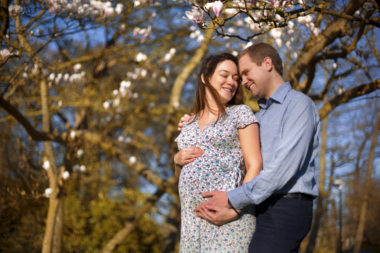 Zwangerschapsfotografie portret zwangere buik fotograaf zwangerschap loveshoot den Haag Voorburg