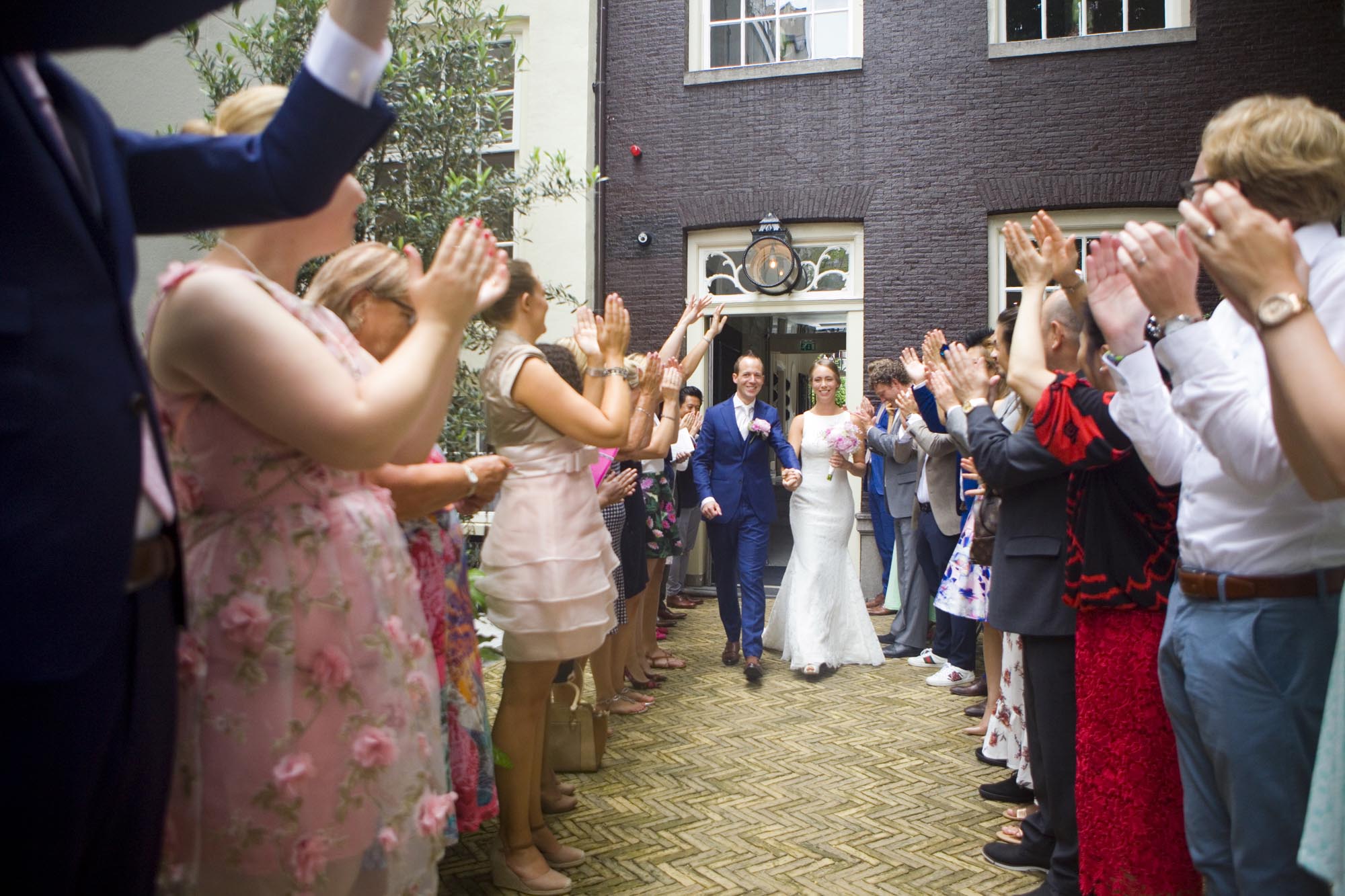Bruidsfotografie bruiloft bruidspaar erehaag gasten The Dylan Amsterdam