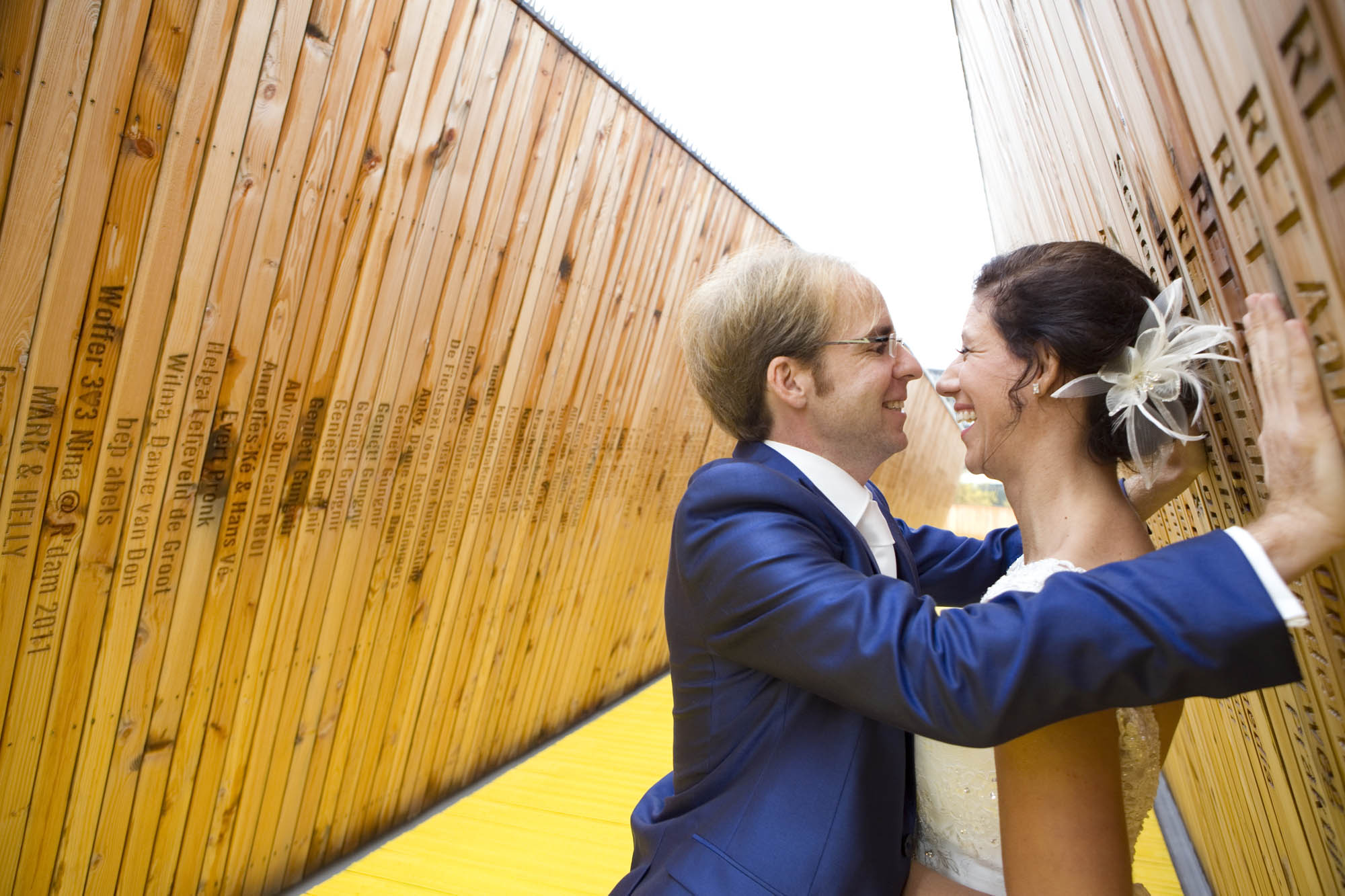 BBruidsfotografie bruiloft Kuyl's Fundatie Rotterdam trouwreportage Luchtsingel gele brug Rotterdam