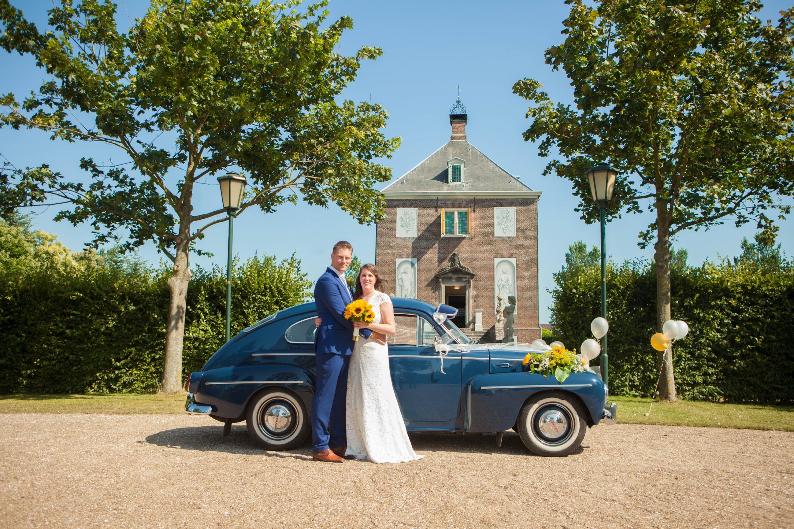 Bruiloft Buitenplaats Kasteel Hofwijck Volvo kattenrug trouwauto trouwfotograaf Irene Voorburg
