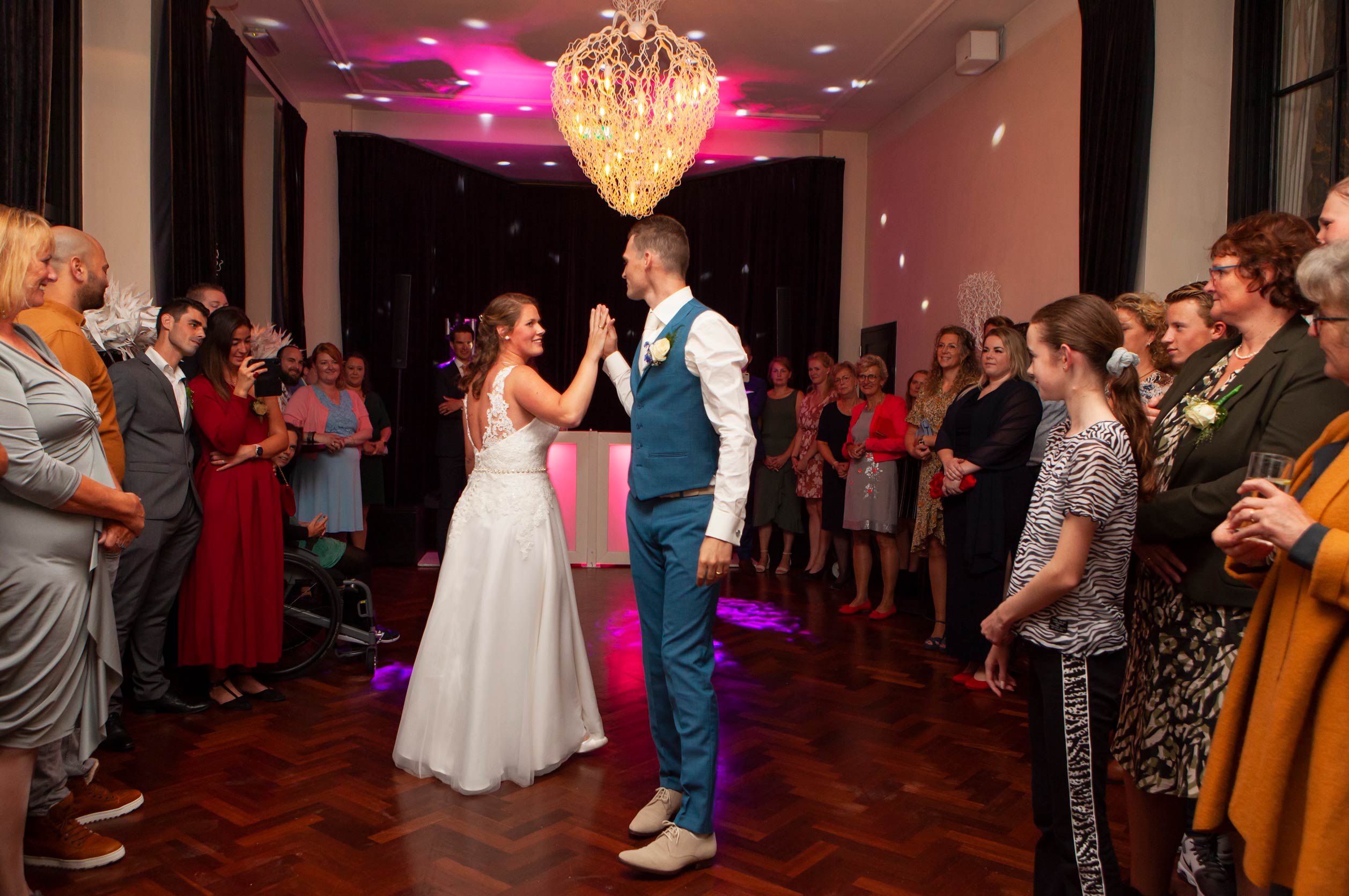 eerste dans feest trouwfeest Huis te Werve Rijswijk spontane trouwfotograaf den haag