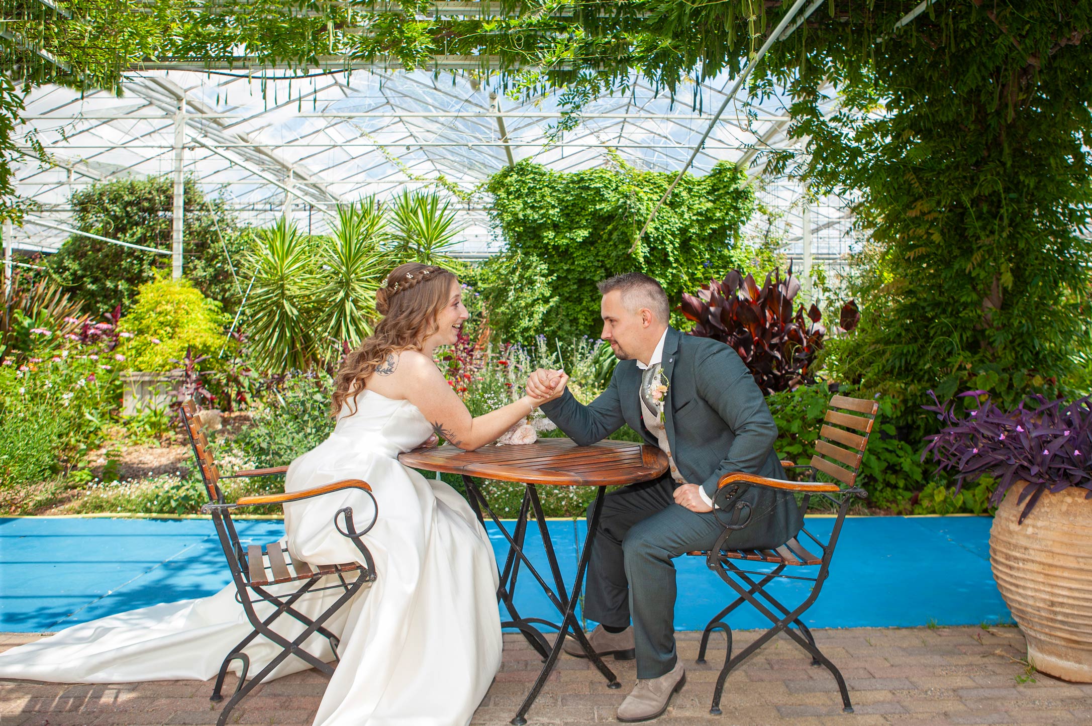 Binnelocatie fotoshoot bruiloft trouwreportage fotoreportage spontane trouwfotograaf westland Den Haag beste keus