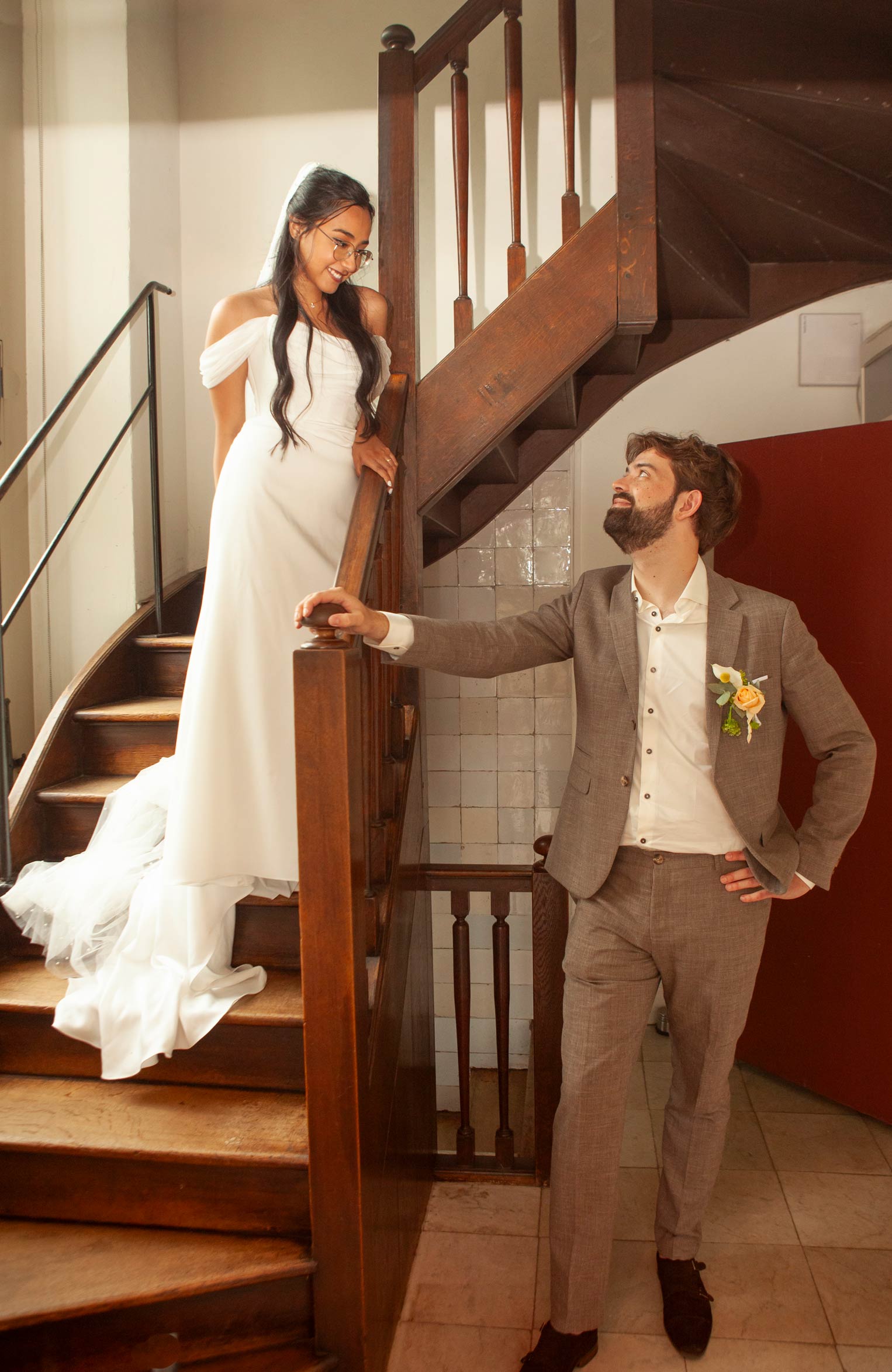 Trouwfotografie spontane trouwfotograaf fotoshoot trap Kasteel Hofwijck Huygens Museum fotograaf Den Haag