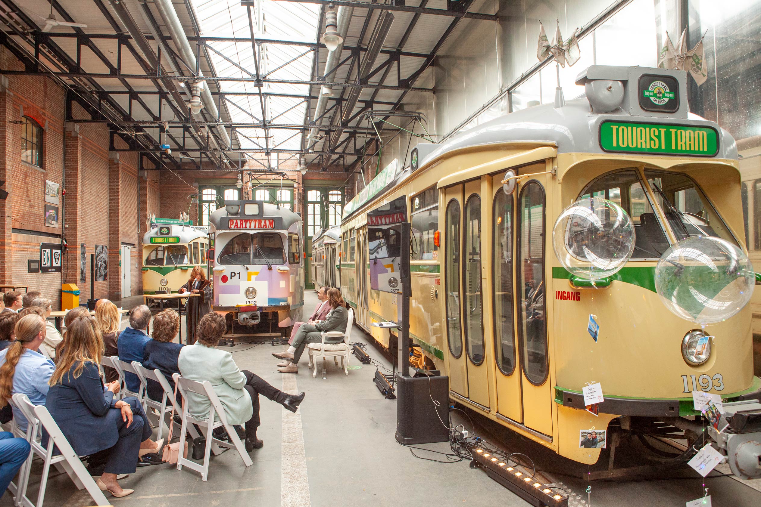 Haags Trammuseum Tramremise locatie ceremonie spontane trouwfotograaf Irene Den Haag